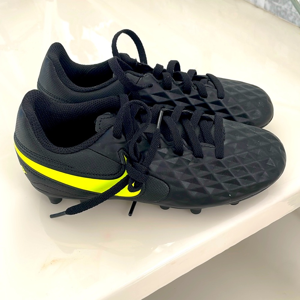Kids soccer cleats